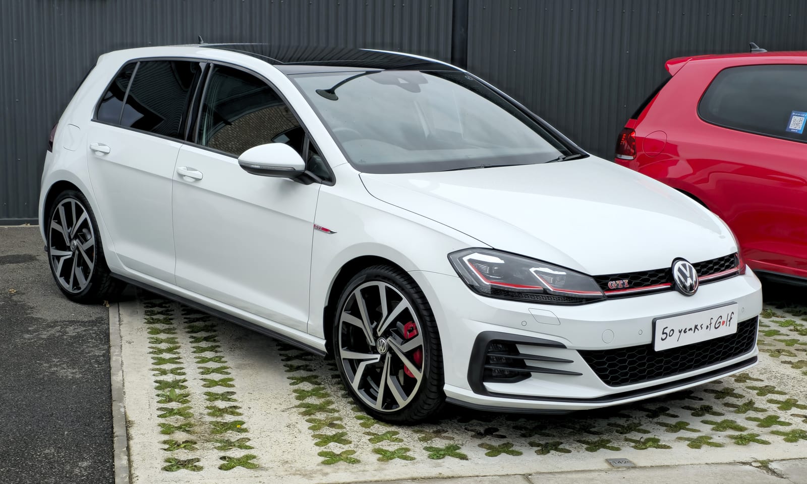 Volkswagen Golf GTI Mk7, front three-quarter view